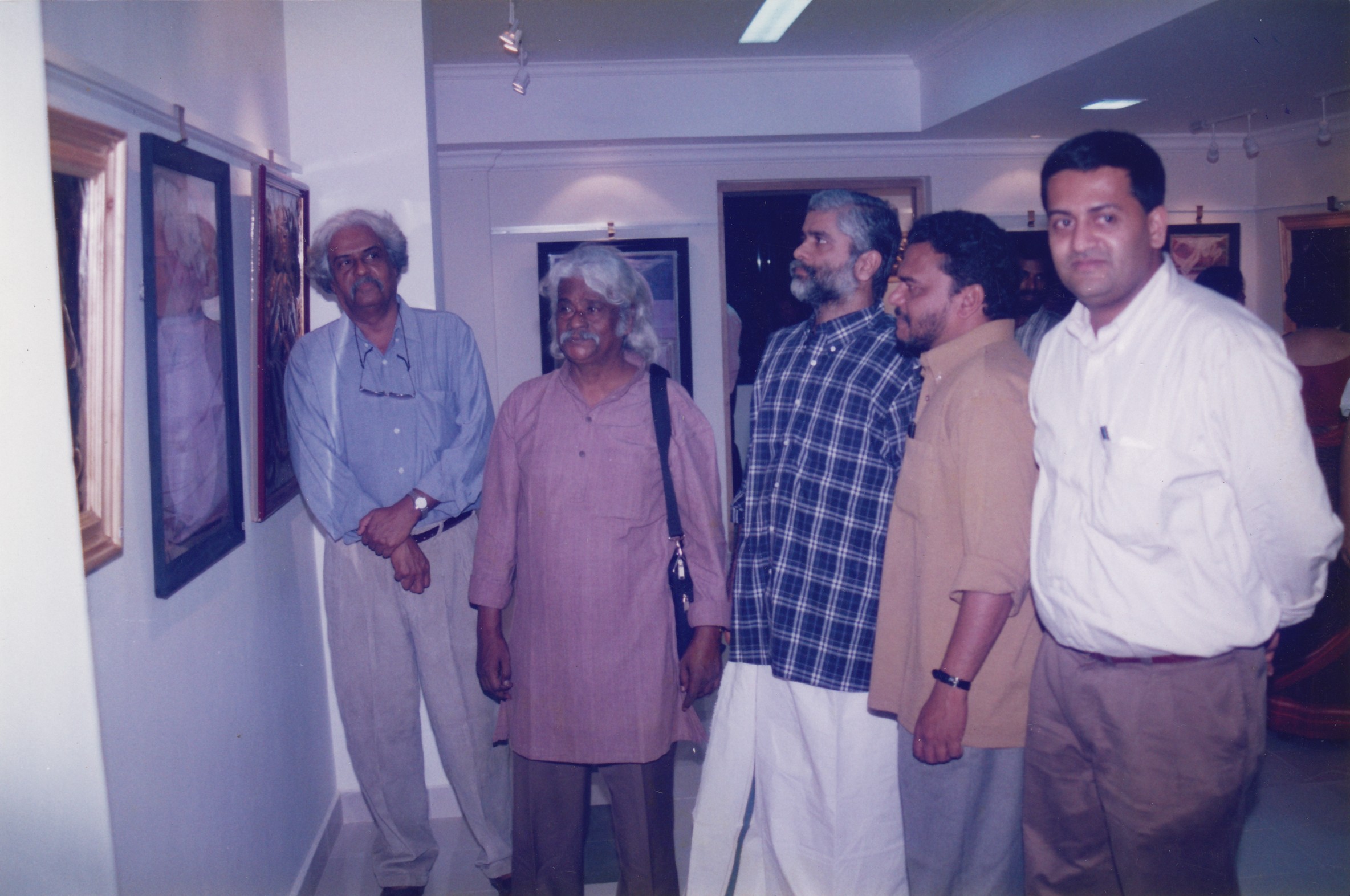 1999-ല്‍ നടന്ന ഡി സി ആര്‍ട്ട് ഗ്യാലറിയുടെ ഉദ്ഘാടനച്ചടങ്ങില്‍ നിന്നും 
